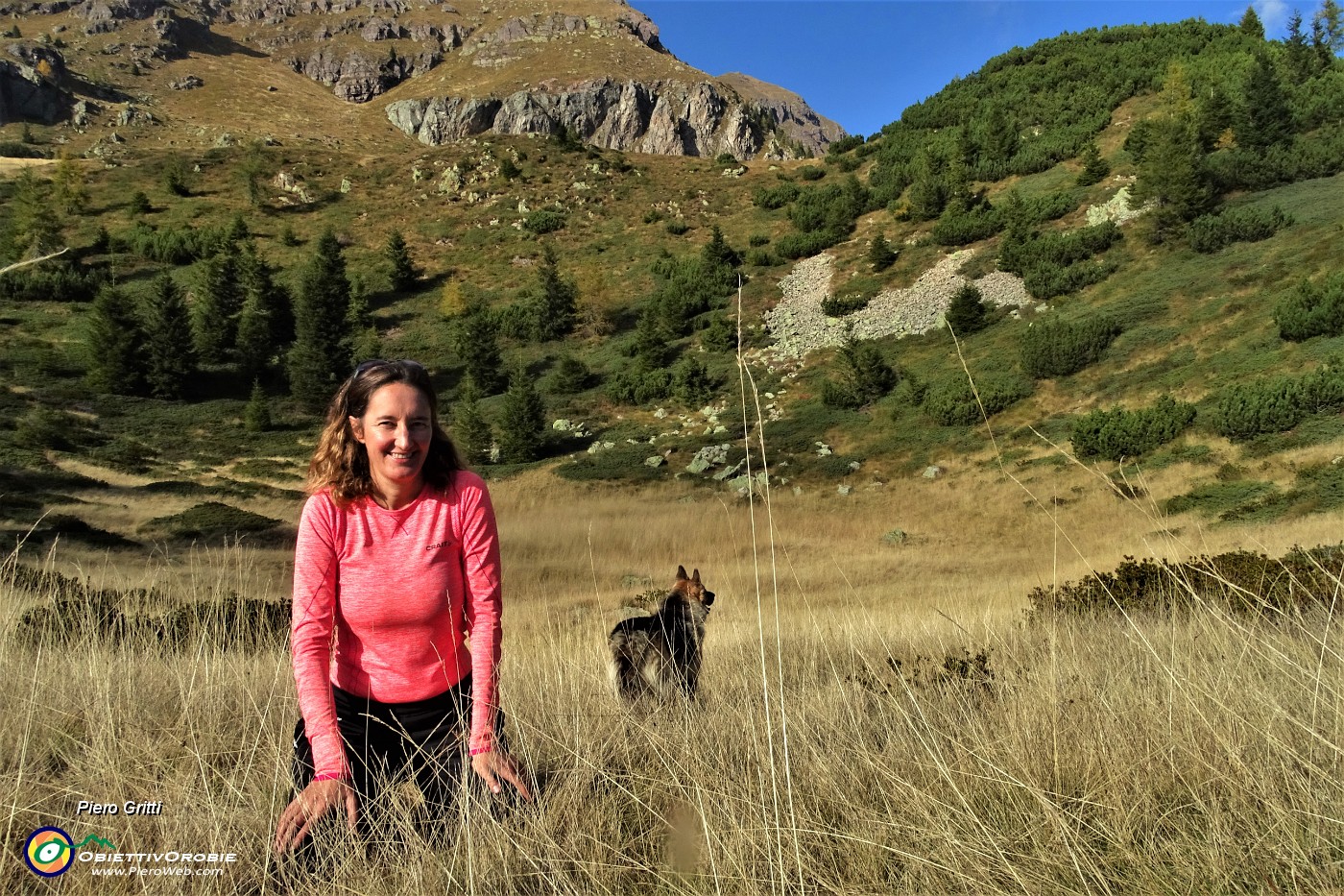 87 Caldi colori autunnali sul pianoro del Monte Campo.JPG